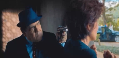 フランス版シティーハンターのルテリエがローラを人質に隠れている