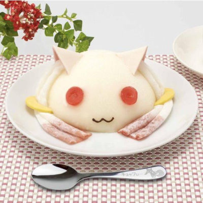madoka-magica-qb-face-cake.jpg